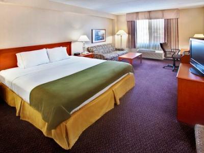 Hotel Holiday Express & By Ihg 2*